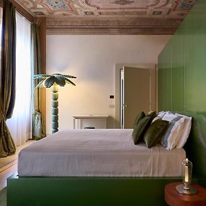 Camera con letto king size